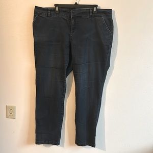 Torrid Women's Dark Wash  Denim High Rise 4 Pocket Zipper Jeans... Size: 22R